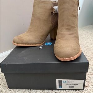 BECCA Women's Beige Heeled Boots